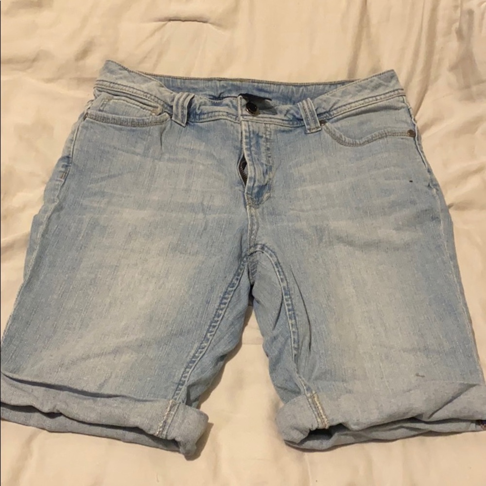 SIZE 8 GOOD CONDITION SHORTS
